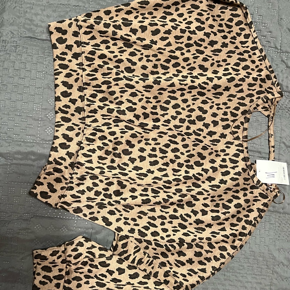 NWT CHETTA TOP
